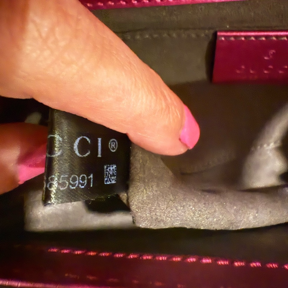 SOLD
Limited Edition Authentic Gucci Metallic Pink Galassia Padlock - Picture 14 of 15